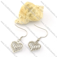 Silver Tone Hallow Heart Earring in Stainless Steel Metal -e000530