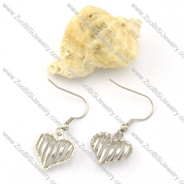 Silver Tone Hallow Heart Earring in Stainless Steel Metal -e000530