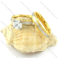 Elegant Big Zircon Weddig Ring in Stainless Steel Metal -r000941