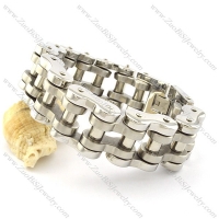 0.7 inch wide bike chain bracelet with partial matt and shiny finish in stainless steel -b001331-1