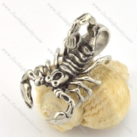 37mm length lively scorpion pendant p001575