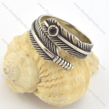 feather ring in stainless steel with 1 black stone r001382