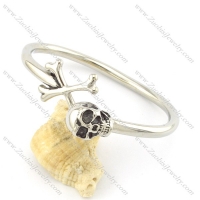 316l steel skull and cross bangle b001989