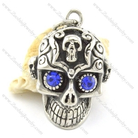 blue eye casting skull pendant with little skull head p001365