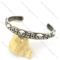 cross and skull head bangle b002304