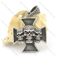 three skull heads cross pendant p001616