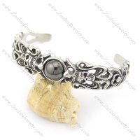 skull bangle with 1 black round stone b002495