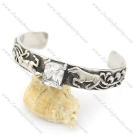 two impetuous horses bangle with 1 clear square facted stone b002496