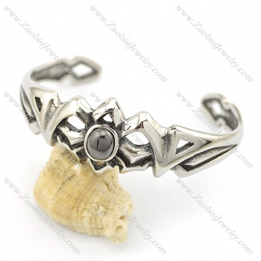 men bangle with one solid shiny black stone b002500