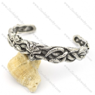 skull bangle with long hairs b002505