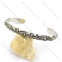 totem bangle carved and printed black oil b002530