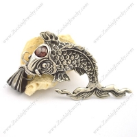 casting carp pendant with dark red eye stone p002083