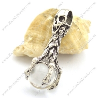 Little Skull Head Clutching Clear Stone p002150