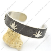 3 Maple Leaves Leather Bangle b002989