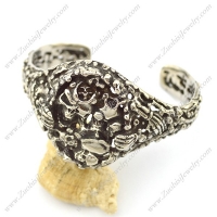 42 Wide Skull Theme Bangle for Men b003151