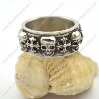 Skulls and Crosses Spinner Ring r002738