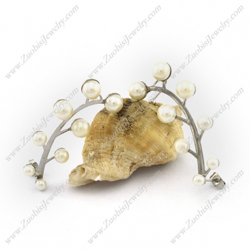 Leaf Shaped Earring with Creamy White Pearls e001145