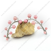 Unique Leaf Shaped Earring with Pink Plastic Pearls e001147