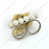 Two Finger Rings with 6 Off-white Plastic Pearls r002984