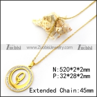 Q Letter Charm Necklace in Gold Plating n001706