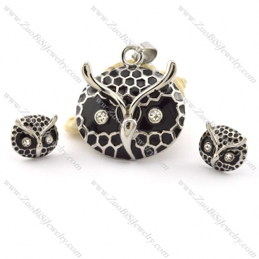 Lovely Jewelry Set in Stainless Steel Metal including Pendant an Earring -s000704