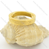 yellow gold ring with cross pattern r001540
