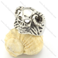 casting skull ring with 2 horns r001312