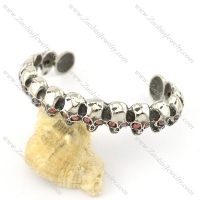 16 small skull heads bangle with clear red zircons b002305