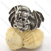 titanium ring with flying dragon catched a skull r001688