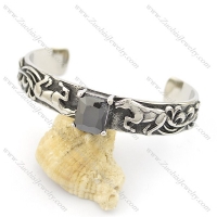 2 horses bangle with 1 dark square facted stone b002497