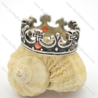 crown ring with small clear red stones r001735