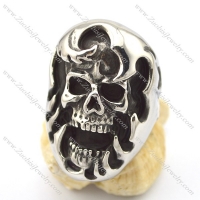 large cool skull ring with wild hair r001989