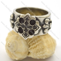 casting cross ring with black rhinestones r002110