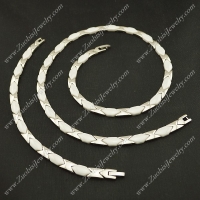 White Ceramic Necklace and Bracelet Set s001012
