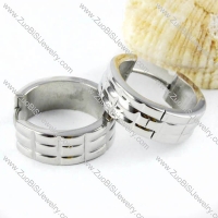Silver Tone Stainless Steel Cutting Earring - e000004