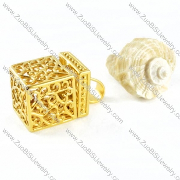 Small Box Pendant in Gold Stainless Steel - p000090