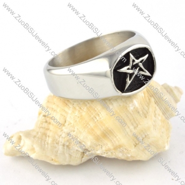 Five Pointed Star Ring in Stainless Steel - r000313